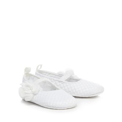 Baby girls' white textured spotted flower applique booties